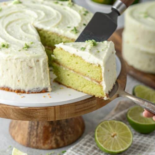 Frosting key lime cake with cream cheese icing