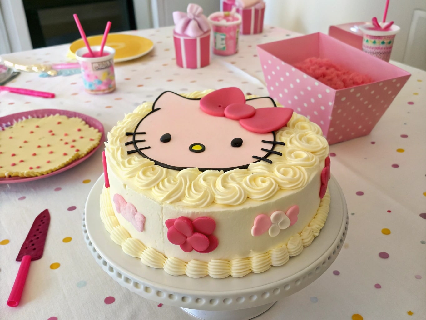 3D Hello Kitty birthday cake with pink bow